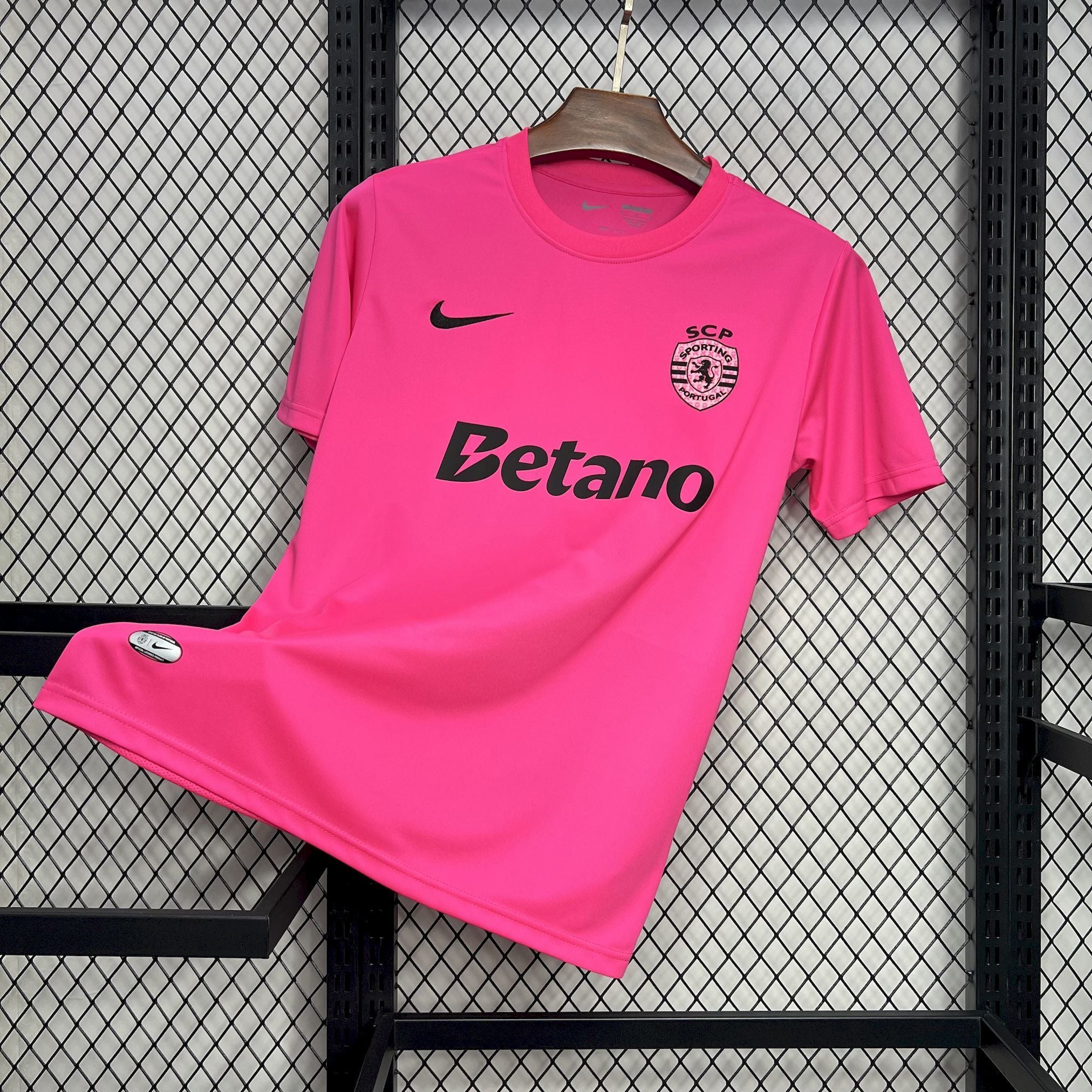 Sporting CP 202425 Pink October Jersey - Fronte