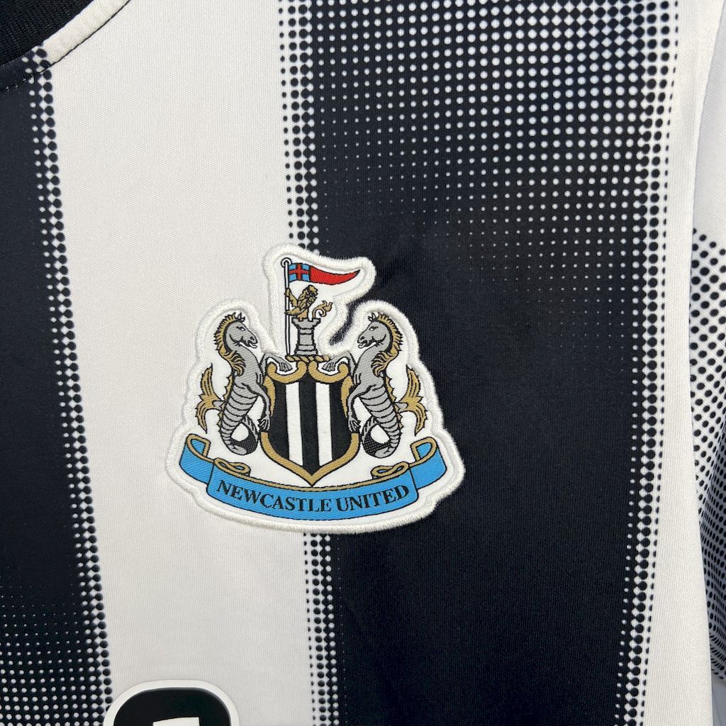 Newcastle United 202526 Home Jersey