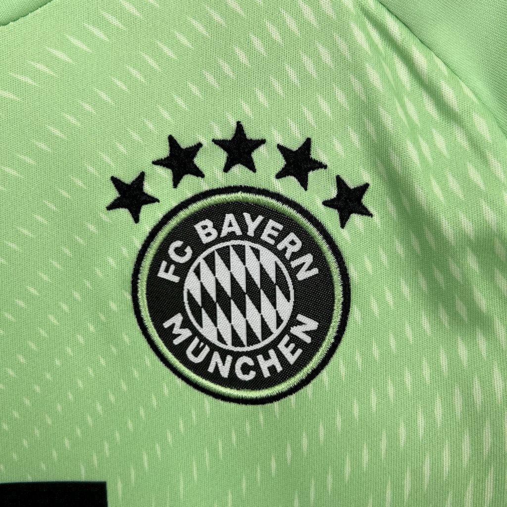 Bayern Munich 202526 Green Goalkeeper Kids Kit