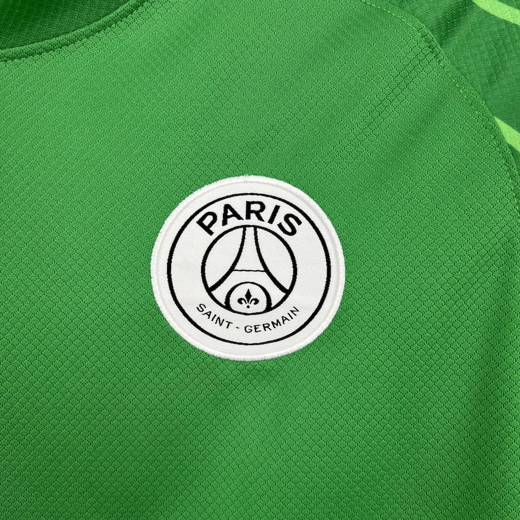Paris Saint-Germain 202526 Green goalkeeper Long Sleeves Jersey