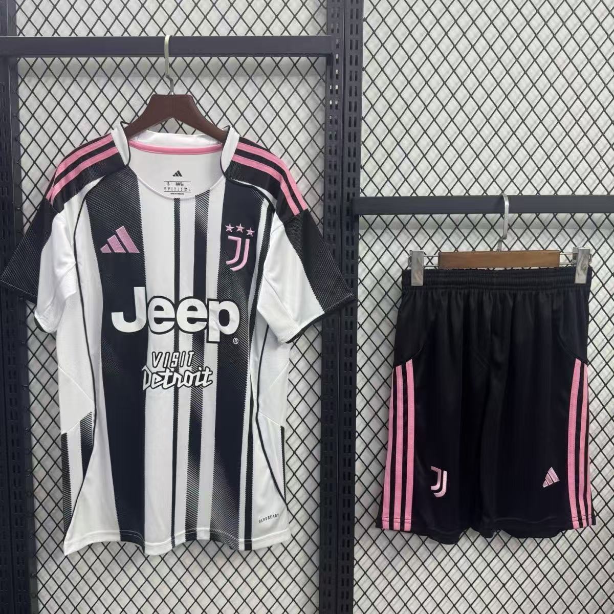Juventus 202526 Home Kids Kit - Fronte