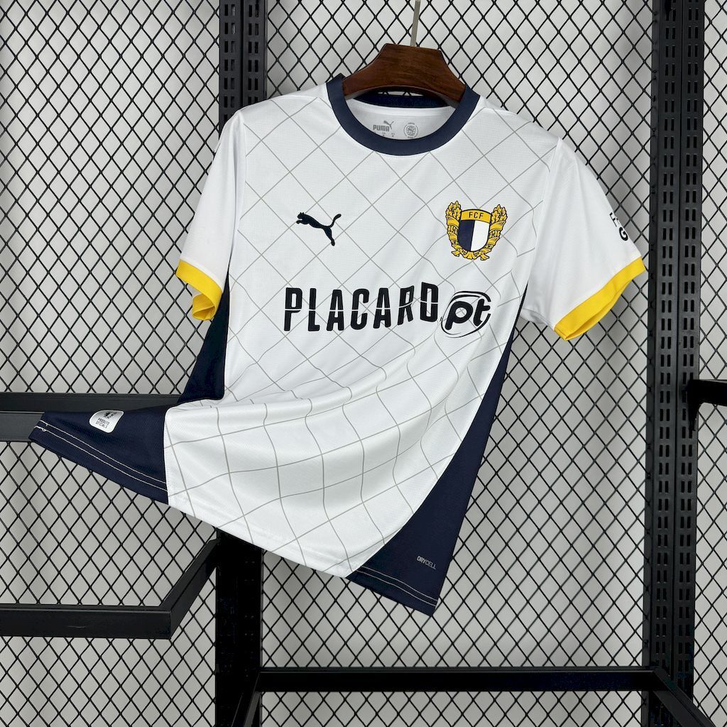 FC Famalicao 202425 Home Jersey - Fronte